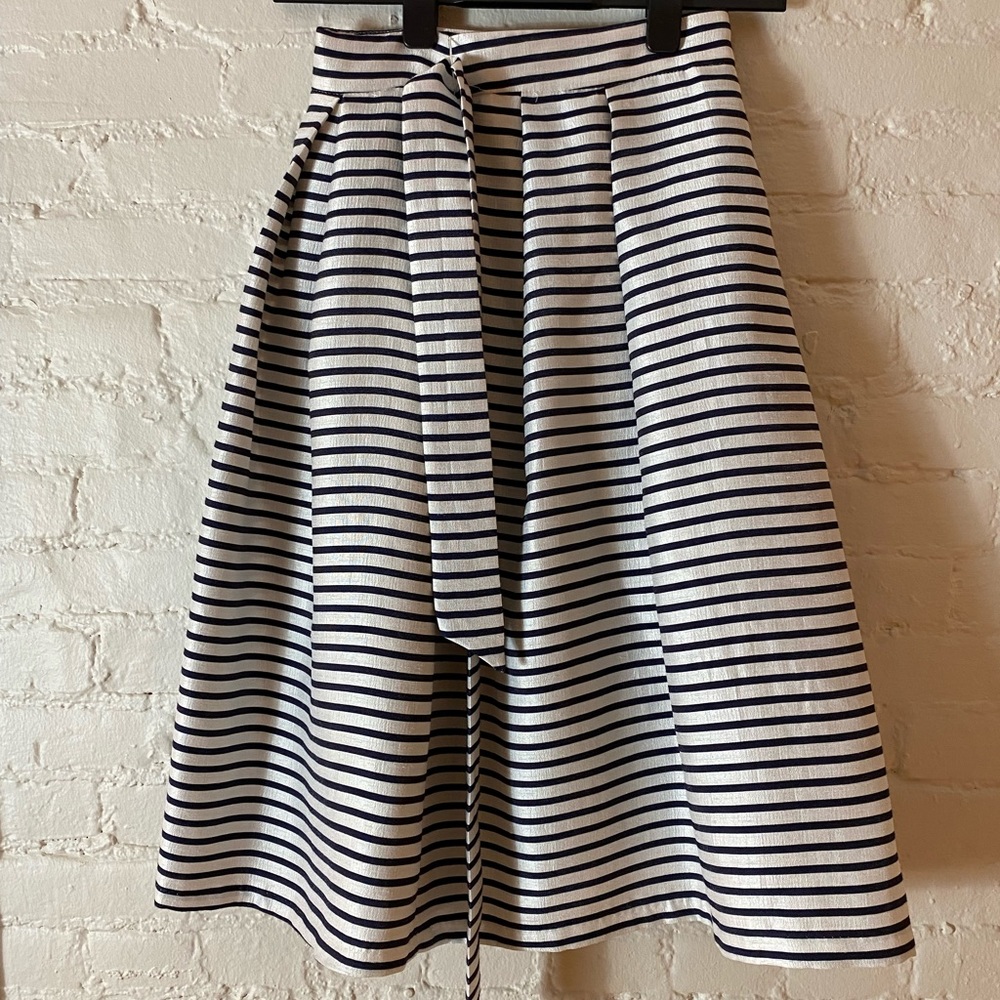 BB Dakota Sweetheart Striped Skirt. PERFECT CONDITION. Comes with belt.